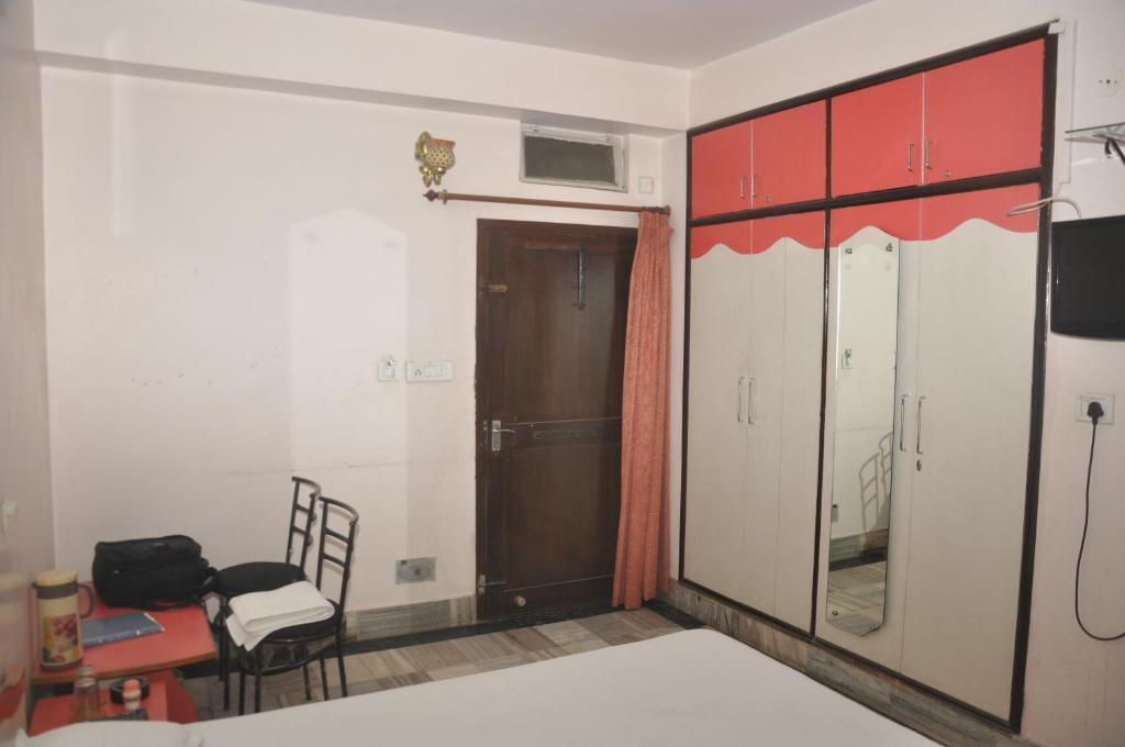 Aapnni Hotel جايبور الغرفة الصورة